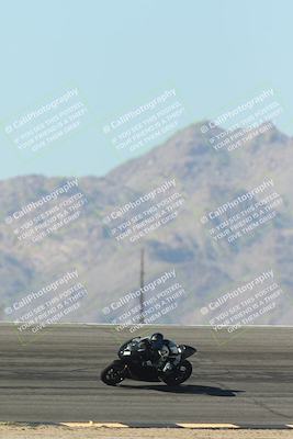 media/Oct-30-2025-Racers Edge (Thu) [[dabbdaf680]]/3-B Group/Session 2 (Bowl Exit)/